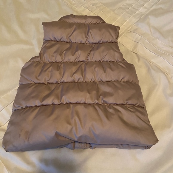 Girls Puffer Vest - Picture 2 of 3
